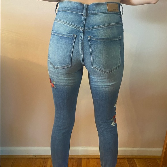 🌼HP🌼 NWOT Express- Embroidered Floral Jeans, SIZE: 2R - Picture 7 of 7